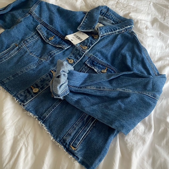 NWT - Forever 21 Women’s Cropped Jean Jacket Size M - Picture 8 of 16